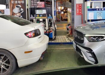 國內油價雙跌 10/20起汽、柴油各降0.5元及0.8元