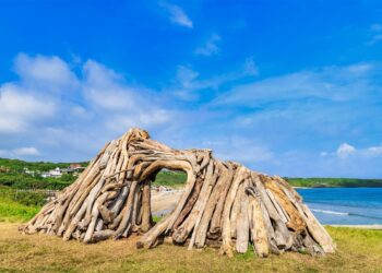 佳評如潮！2025福爾摩沙北海岸藝術季人氣最美文創地景作品「續留」白沙灣與朱銘美術館