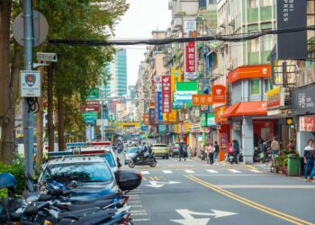 為何台灣街道總讓人眼花撩亂？淺談台灣招牌設計亂象與原因