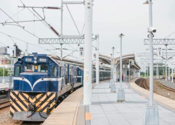 漫遊最美鐵道風景   就在南國漫讀節