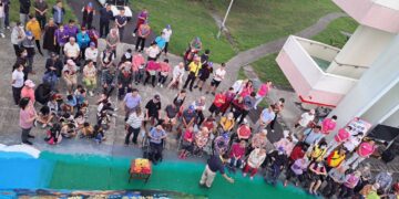 花蓮榮家彩繪牆煥新揭幕  AI創作為傳統彩繪注入新生命