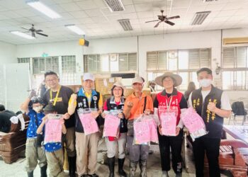 新北藥師公會送「護你包」進災區   楊華美:關心災民健康義行可風