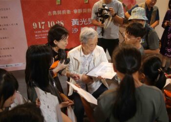 《二82年華-黃光男沙龍展》偏鄉童與館長的藝術相遇 跨世代感動綻放