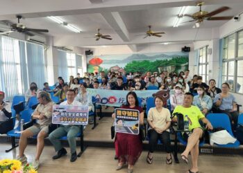 國慶連假首日 枋警頂烈日即刻上崗加強疏導車流