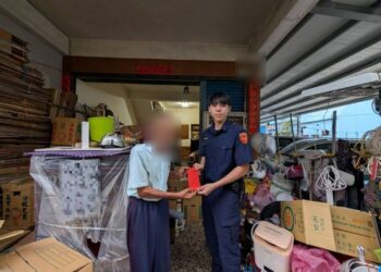 潮州警關懷弱勢 牽線助貧困父女