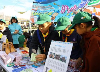 黃敏惠率隊參與拉法葉蘋果節　大讚嘉大附小童軍是「小小外交官」