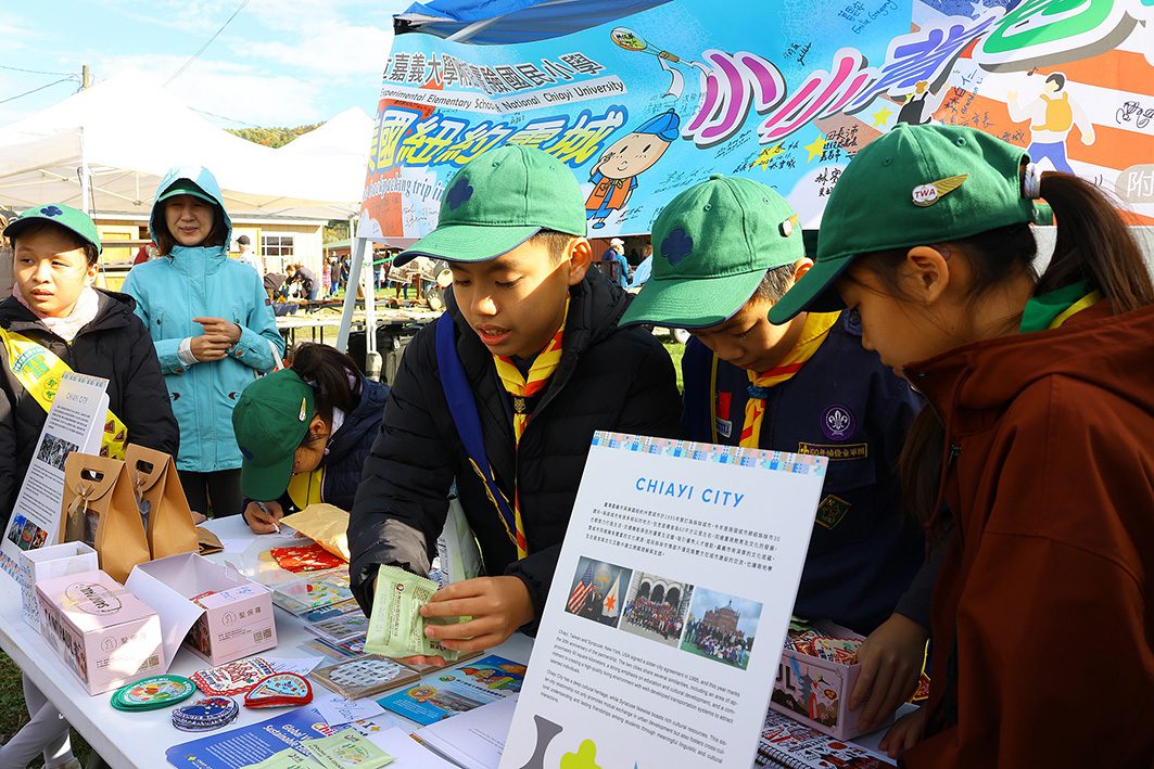 黃敏惠率隊參與拉法葉蘋果節 大讚嘉大附小童軍是「小小外交官」