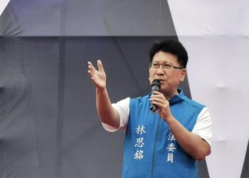 ▲林思銘委員認為真正的「韌性」,不是報表多漂亮,而是企業撐得住、家庭過得去、人民喘得過氣。(圖/翻攝自林思銘臉書)