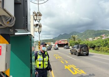 預警部署、彈性調度 連假北上高峰屏警全力維持交通順暢