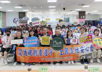 南服中心攜手監理所 校園交通安全宣導體驗大型車死角與酒駕危險