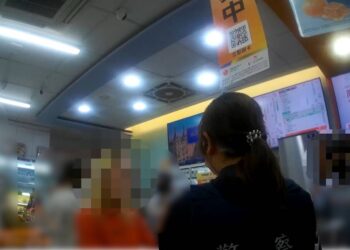 超商寄包裹糾紛 警方到場勸導告知權益