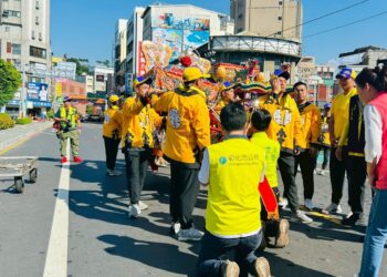 影音/南瑤宮遶境巡角  真人藝閣車迎駕並撒扭蛋分享信眾掀高潮