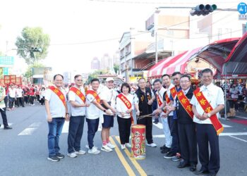 代天巡府福安館「百年天香路起香典禮」啟程 黃敏惠祈福點起馬炮