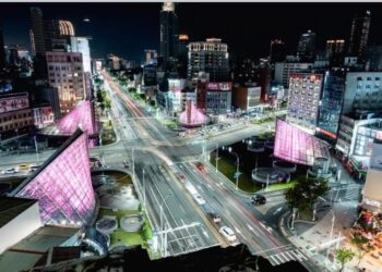 「高雄太美！地標粉色點燈應援BLACKPINK　邱議瑩：陳其邁市長用世界級規格迎接天團」