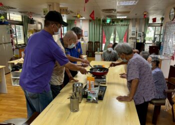 秋意濃麵茶飄香  榮家日照長輩「炒」動懷舊好滋味