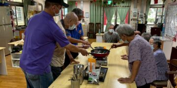 秋意濃麵茶飄香  榮家日照長輩「炒」動懷舊好滋味