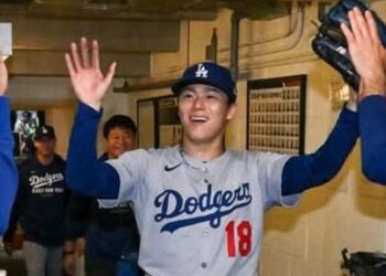 影/《MLB季後賽》山本由伸9局7K完投勝 力壓釀酒人創日本一紀錄 道奇國聯冠二連勝!