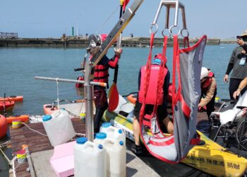 「海洋有愛 親海無礙」 海委會攜手高雄市政府共築無障礙親水新體驗 彌陀漁港海岸光廊親水斜坡10月18日啟用