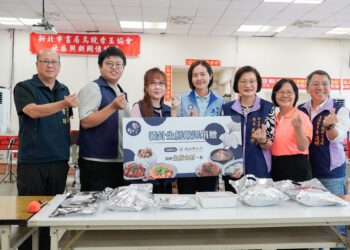 愛心加菜     新北饕針生鮮捐贈4萬多元食材     讓樹林共餐長輩感受節慶溫暖