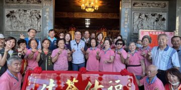 新北副市長劉和然參拜浮洲福德宮 致贈「福佑蒼生」匾額 肯定廟方對地方的貢獻