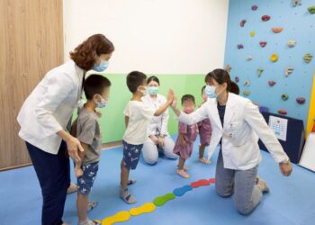 宏仁醫院將「病人安全融入兒童早療課程」  從遊戲彩繪學病安
