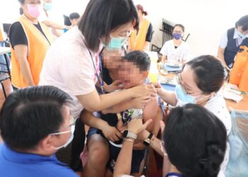 影音/宏仁醫院校園疫苗開打  志工家長幫大忙 校園疫苗接種不卡關