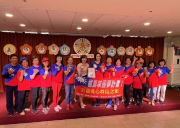 以愛環島不止步 李品蓁穿「國旗裝」點亮全台溫暖力量