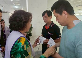 「疼惜光復 力挺花蓮」世界華人工商婦女企管協會發放慰問金  傳遞全球關懷