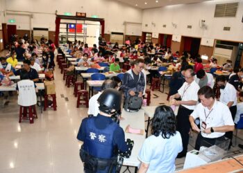 影音/彰化市重陽節發放敬老禮金   42位百歲人瑞另致贈金鎖片