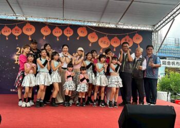 「2025瑞芳黃金山城之光影派對」、「第三屆瓶燈節」熱鬧登場 瓶燈點亮山城夜空
