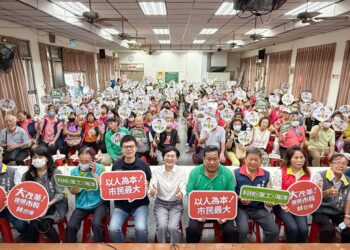 「做實事」打動數百民眾　林岱樺三民座談推高雄有感市政