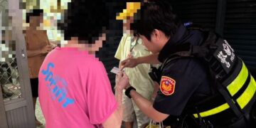 熱心警助失智翁返家 屏東警雨中即時伸援手