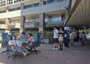 台北街頭驚現「麻將桌」社會實驗 意外接露此「胡牌神器」!民眾驚呼:這才是打工人的救星!