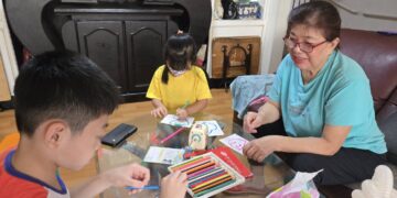 27年照顧29名失依兒     新北最美寄養家庭蔡碧桃光榮退休     上香稟報菩薩護持每位孩子