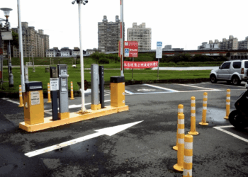 颱風積水退散     新北二重疏洪道堤外停車場已於10/23下午4點開放使用     道路同步解除管制