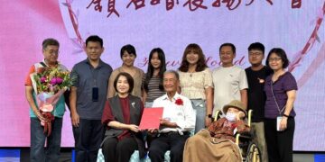 重陽敬老鑽石婚表揚大會 鑽石佳偶連袂出席慶祝
