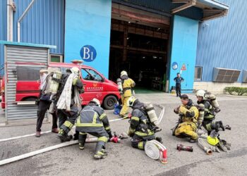 模擬火警暨人員受困 高市消防第三大隊攜手中鋼鋁業提升救災戰力