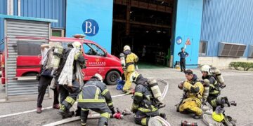 模擬火警暨人員受困 高市消防第三大隊攜手中鋼鋁業提升救災戰力