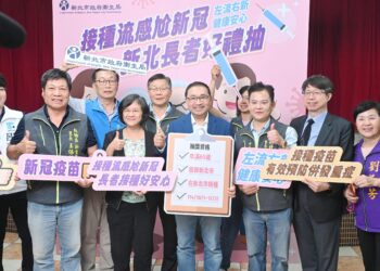 侯友宜喊話「左流右新」     新北公費流感、COVID-19疫苗開打     保障秋冬防疫安全