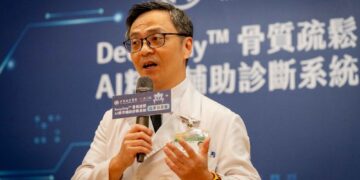 亞東醫院導入「DeepXrayTM」骨鬆AI輔助診斷系統 一張X光即可檢測骨質密度