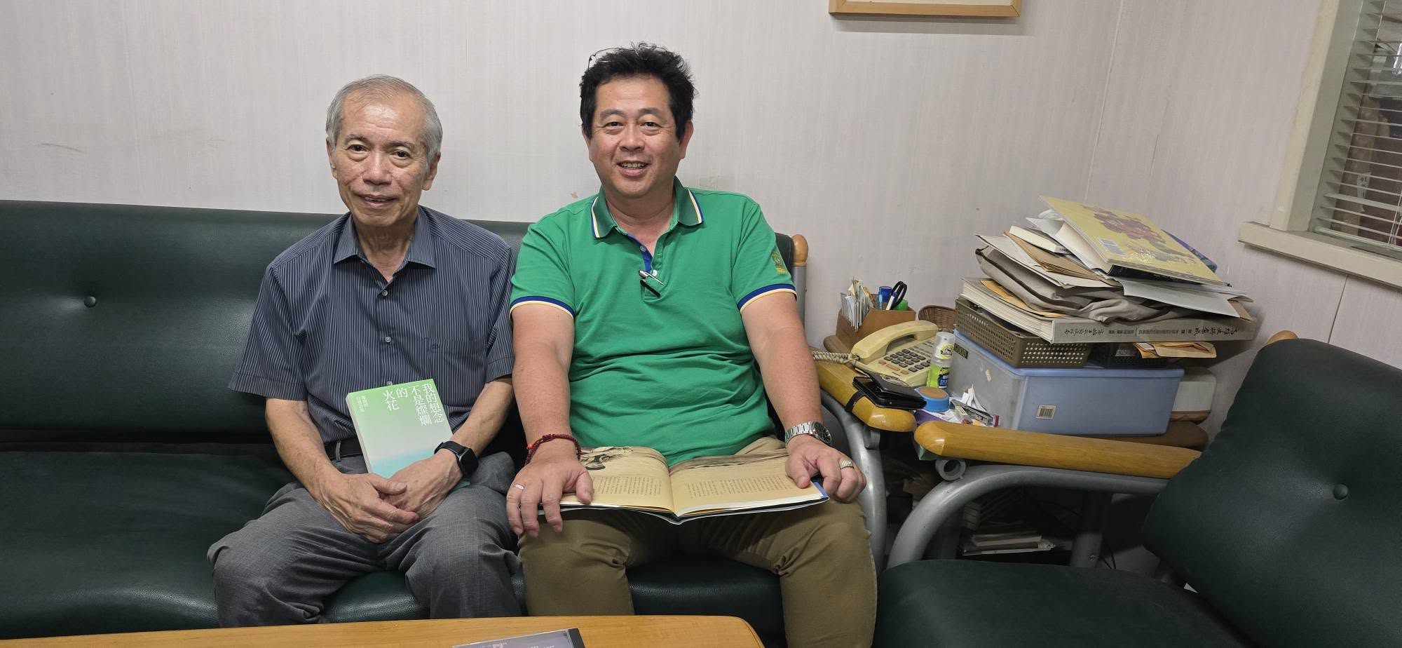 ▲作家凌煙陪同薛兆基到文學台灣基金會辦公室，拜會鄭烱明醫師。（圖／翻攝自薛兆基臉書）