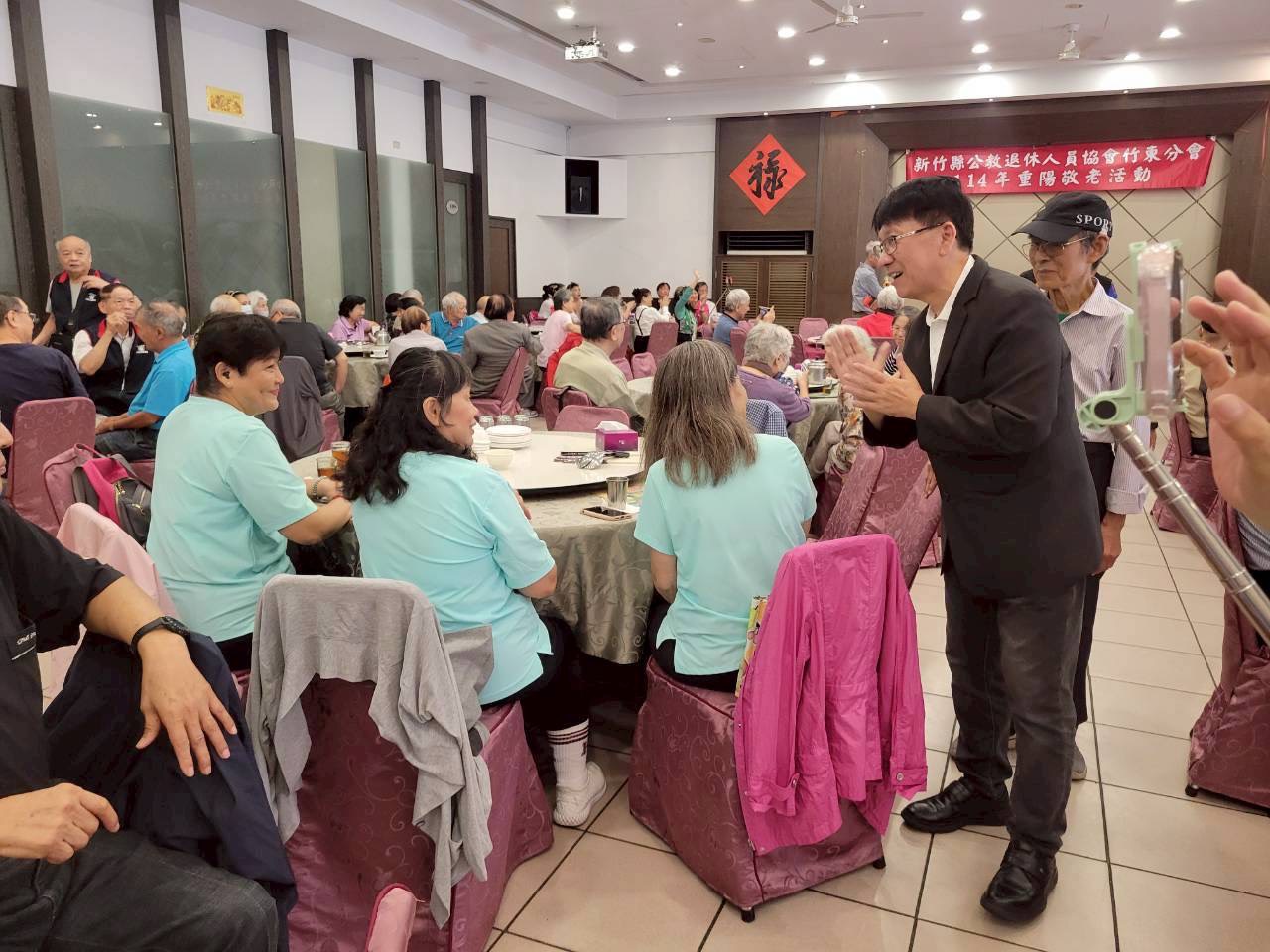 ▲國民黨團已將公教退休相關法案修法列為本會期最優先法案，重點包括年金隨物價指數與薪俸調整，並停止再降低所得替代率，讓制度重新回歸公平與尊嚴。（圖／林思銘立委服務處提供）