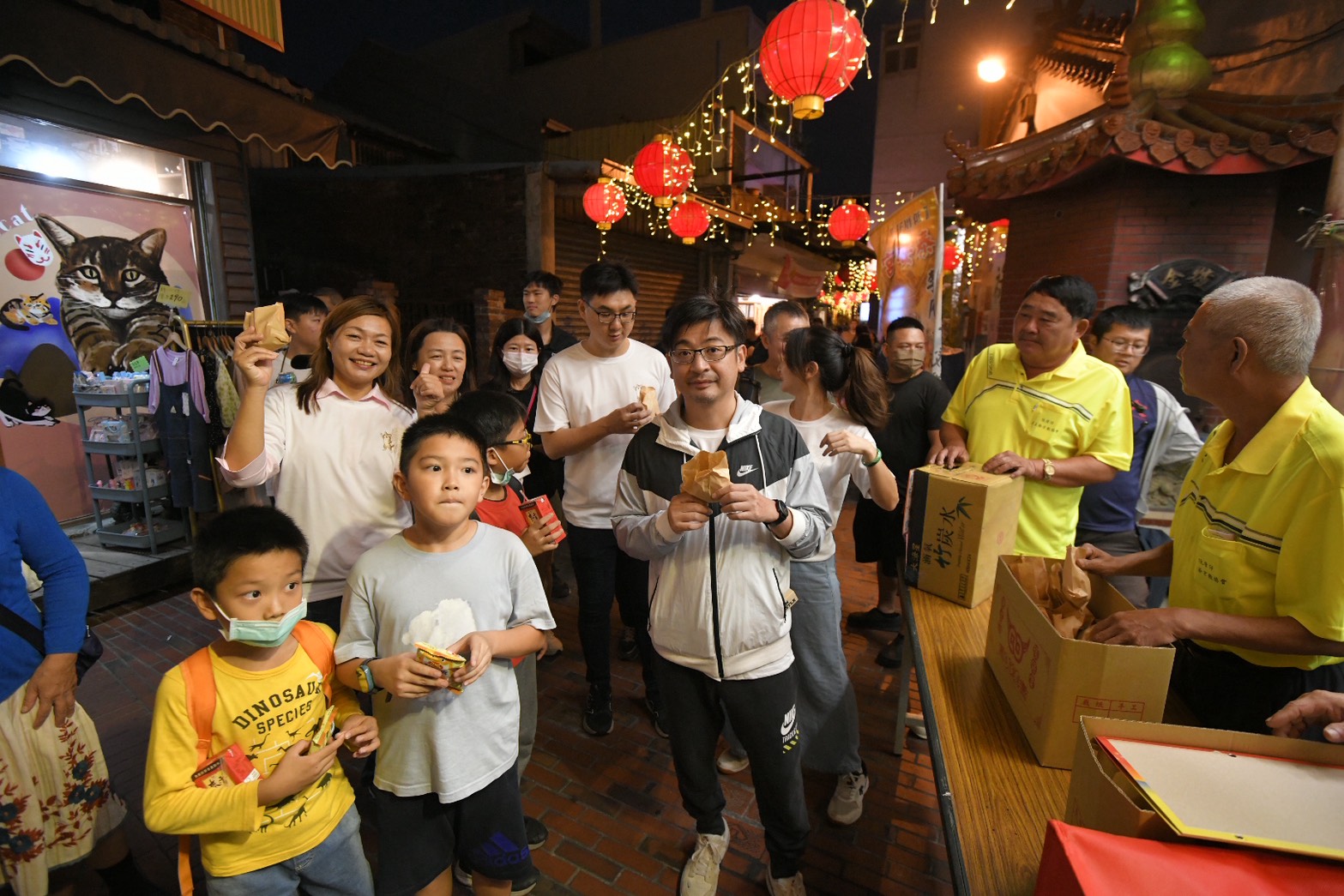 ▲這項由運動部全民運動署指導、鹿港鎮體育會舉辦的「運動i台灣」健行活動，路線全長四公里多，穿梭在古色古香的鹿港巷弄之間，沿途充滿人情味。（圖／謝典霖辦公室提供）
