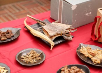 翁章梁化身神農氏 宣傳中藥本草文化節