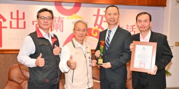 亞洲義大利門板公司榮獲海外臺商磐石獎  董事長謝茂山獲代理縣長接見表揚