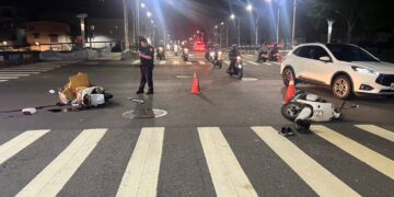 岡山公園西路2機車碰撞2傷送醫　警方到場處理並依規舉發違規