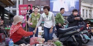 影音/民進黨陳素月鹿港市場掃街拜票  爭取民調通過獲提名