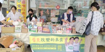 安麗兒藥局守護社區民眾健康　全體藥師連續十年支持家扶「無窮世代」
