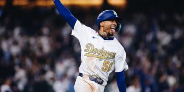 影/《MLB世界大賽》「木屐」貝茲打下關鍵2分安打 道奇驚滔駭浪中險勝藍鳥逼出第七戰!