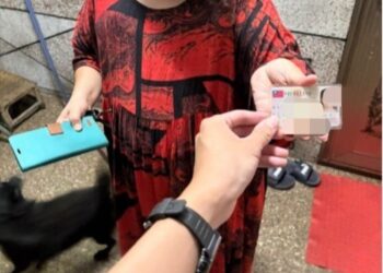 九旬翁正午外出尋妻 內埔警耐心護送返家